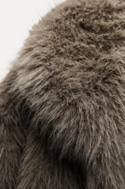 ZARA Sobretudos / Anoraques^CASACO CURTO COM EFEITO DE PELO SINTÉTICO Castanho / Toupeira