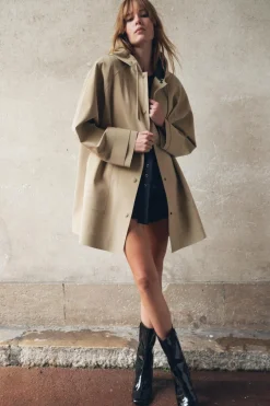 ZARA Sobretudos / Anoraques|Blusões^CASACO ENGOMADO IMPERMEÁVEL ZW COLLECTION Bege