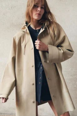 ZARA Sobretudos / Anoraques|Blusões^CASACO ENGOMADO IMPERMEÁVEL ZW COLLECTION Bege