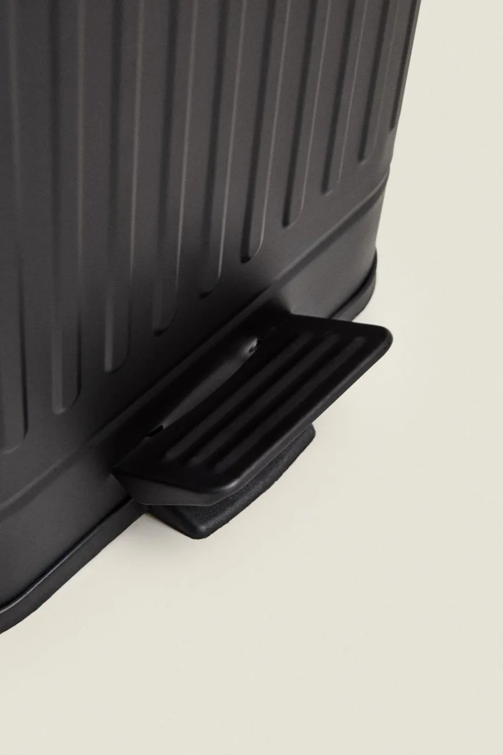 ZARA Lavandarias / Limpeza|Lavandarias / Limpeza^CESTO DE LIXO COZINHA PEQUENO Preto