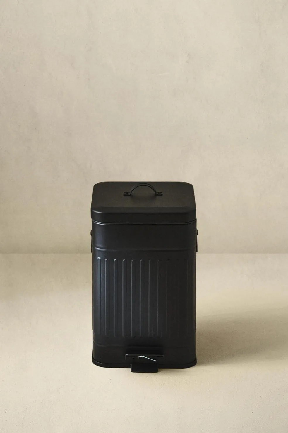 ZARA Lavandarias / Limpeza|Lavandarias / Limpeza^CESTO DE LIXO COZINHA PEQUENO Preto