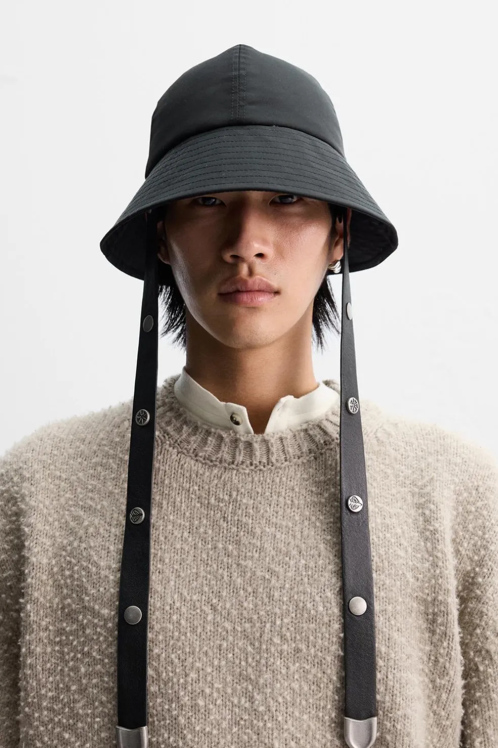 ZARA Acessórios^CHAPÉU BUCKET TÉCNICO X NANUSHKA Preto