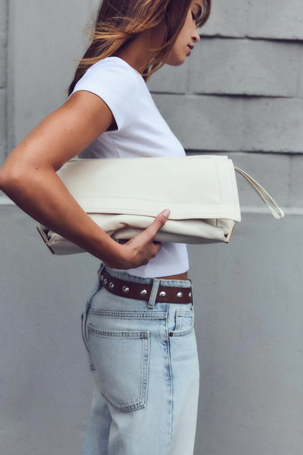 ZARA Malas^CLUTCH COM DETALHE METÁLICO Cru