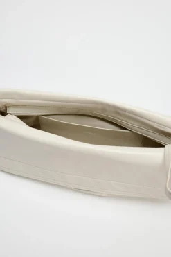 ZARA Malas^CLUTCH COM DETALHE METÁLICO Cru