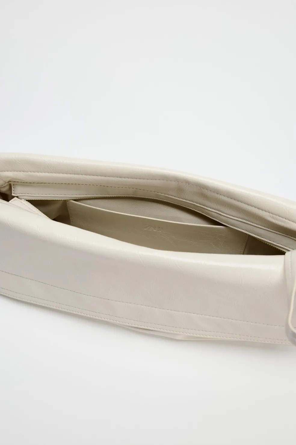 ZARA Malas^CLUTCH COM DETALHE METÁLICO Cru
