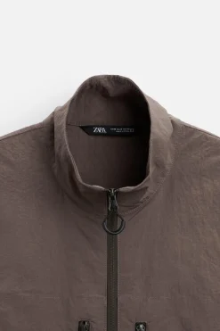 ZARA Blusões|Coletes^COLETE BOXY FIT X ALL CAPS STUDIO Ocre