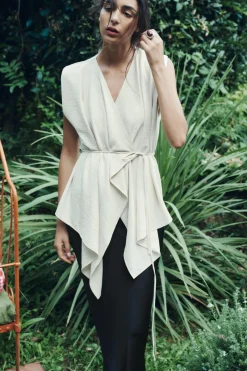 ZARA Blazers / Coletes^COLETE FLUIDO COM CINTO Areia