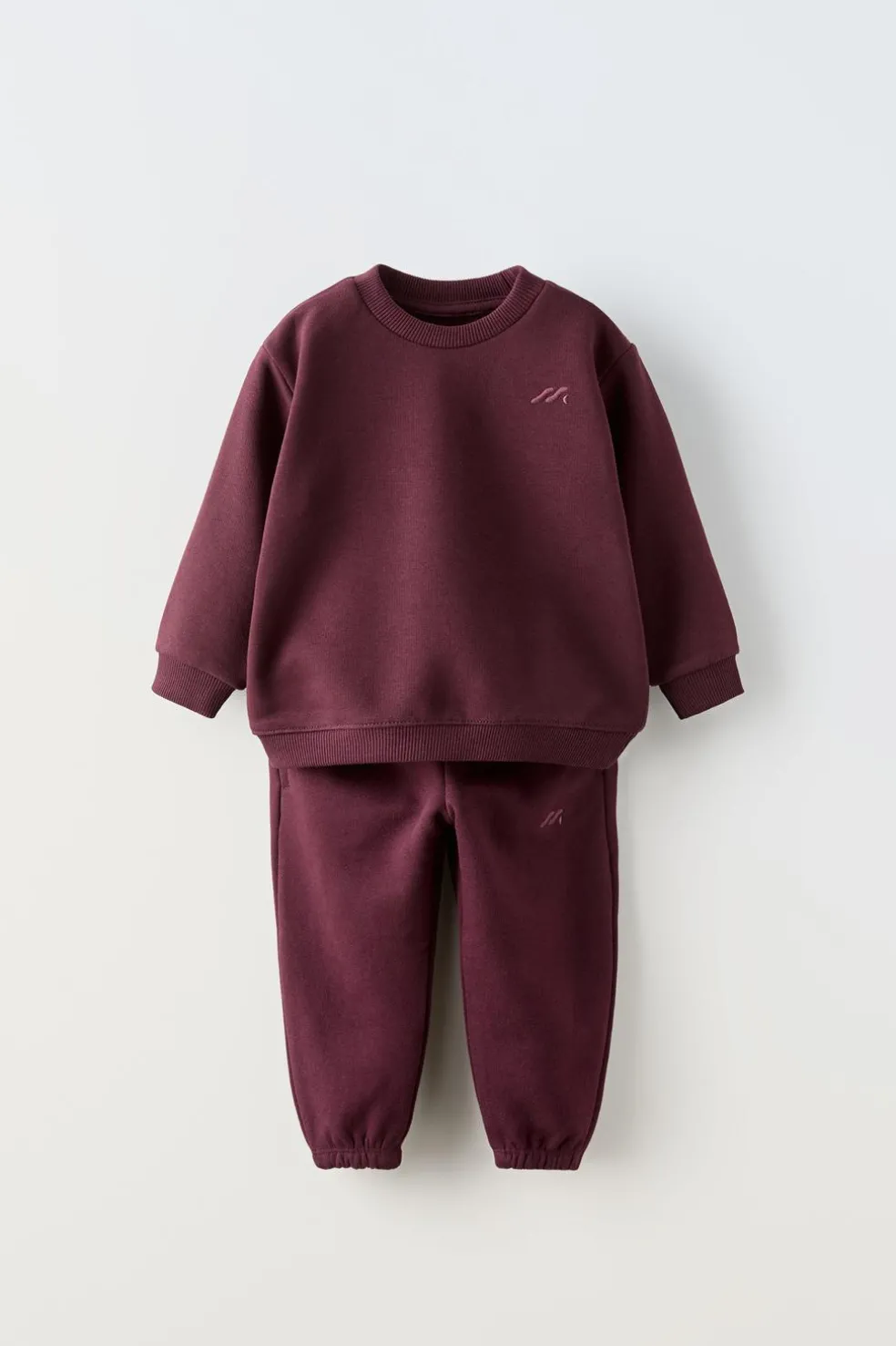 CONJUNTO COM BORDADO DE SWEATSHIRT E CALÇAS JOGGER-ZARA Sale