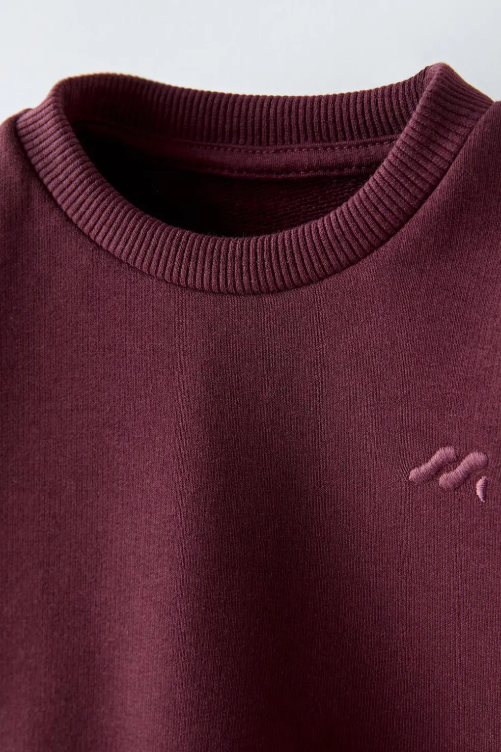CONJUNTO COM BORDADO DE SWEATSHIRT E CALÇAS JOGGER-ZARA Sale