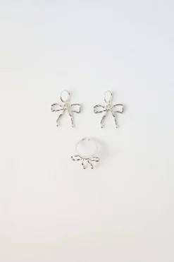 CONJUNTO DE BRINCOS E ANEL COM LAÇO-ZARA Shop