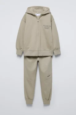 CONJUNTO DE SWEATSHIRT E JOGGERS COM MENSAGEM EM RELEVO-ZARA Fashion