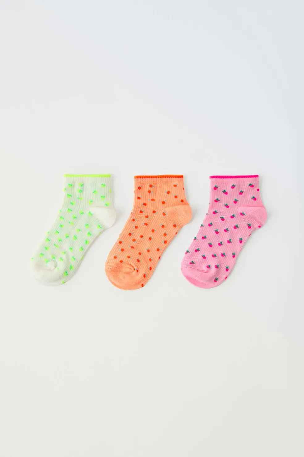 CONJUNTO DE TRÊS MEIAS CURTAS PEQUENOS FRUTOS-ZARA Outlet