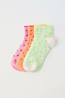 CONJUNTO DE TRÊS MEIAS CURTAS PEQUENOS FRUTOS-ZARA Outlet