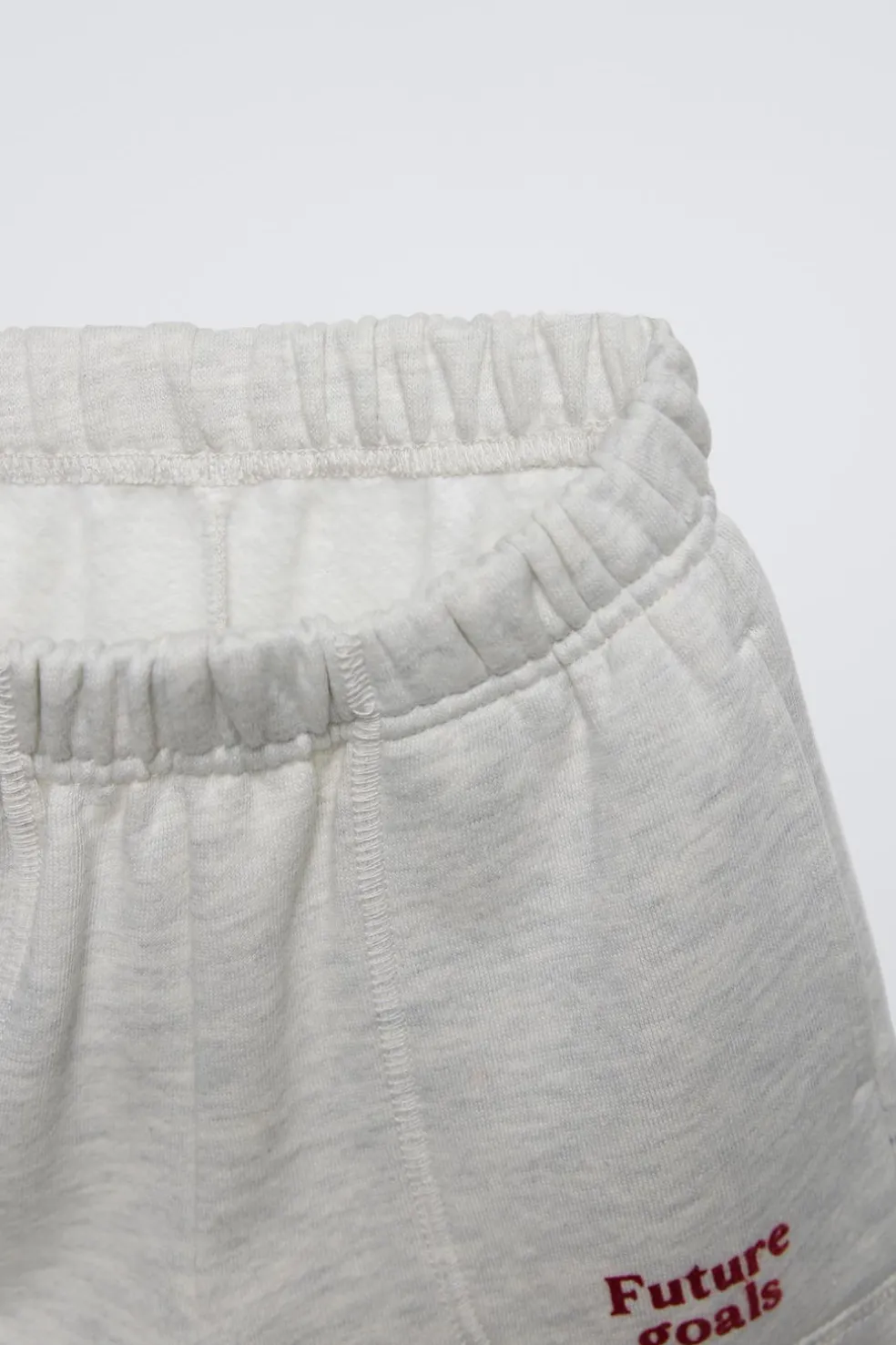 CONJUNTO JOGGING DE SWEATSHIRT E CALÇAS COM MENSAGEM FLOCKED-ZARA Online