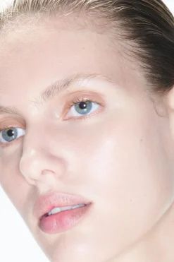 ZARA Beauty|Maquilhagem^HIDRATANTE ULTRA-LEVE SPF50 COM COR Light