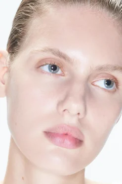 ZARA Beauty|Maquilhagem^HIDRATANTE ULTRA-LEVE SPF50 COM COR Light