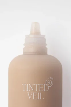 ZARA Beauty|Maquilhagem^HIDRATANTE ULTRA-LEVE SPF50 COM COR Light