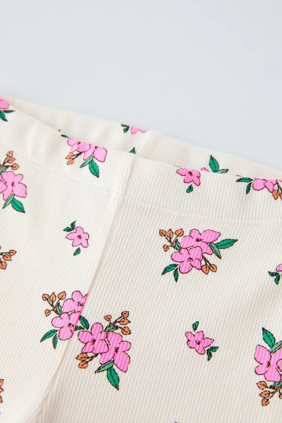 LEGGINGS CICLISTA COM NERVURAS E FLORES-ZARA Sale