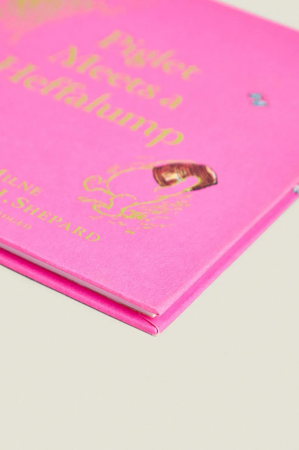 LIVRO INFANTIL WINNIE THE POOH: 'PIGLET MEETS A HEFFALUMP'-ZARA Sale