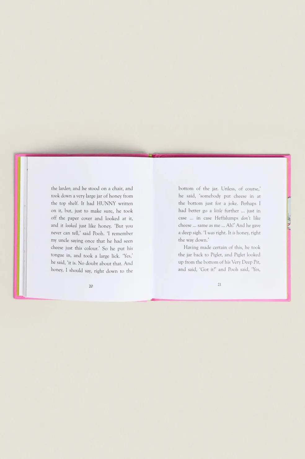 LIVRO INFANTIL WINNIE THE POOH: 'PIGLET MEETS A HEFFALUMP'-ZARA Sale