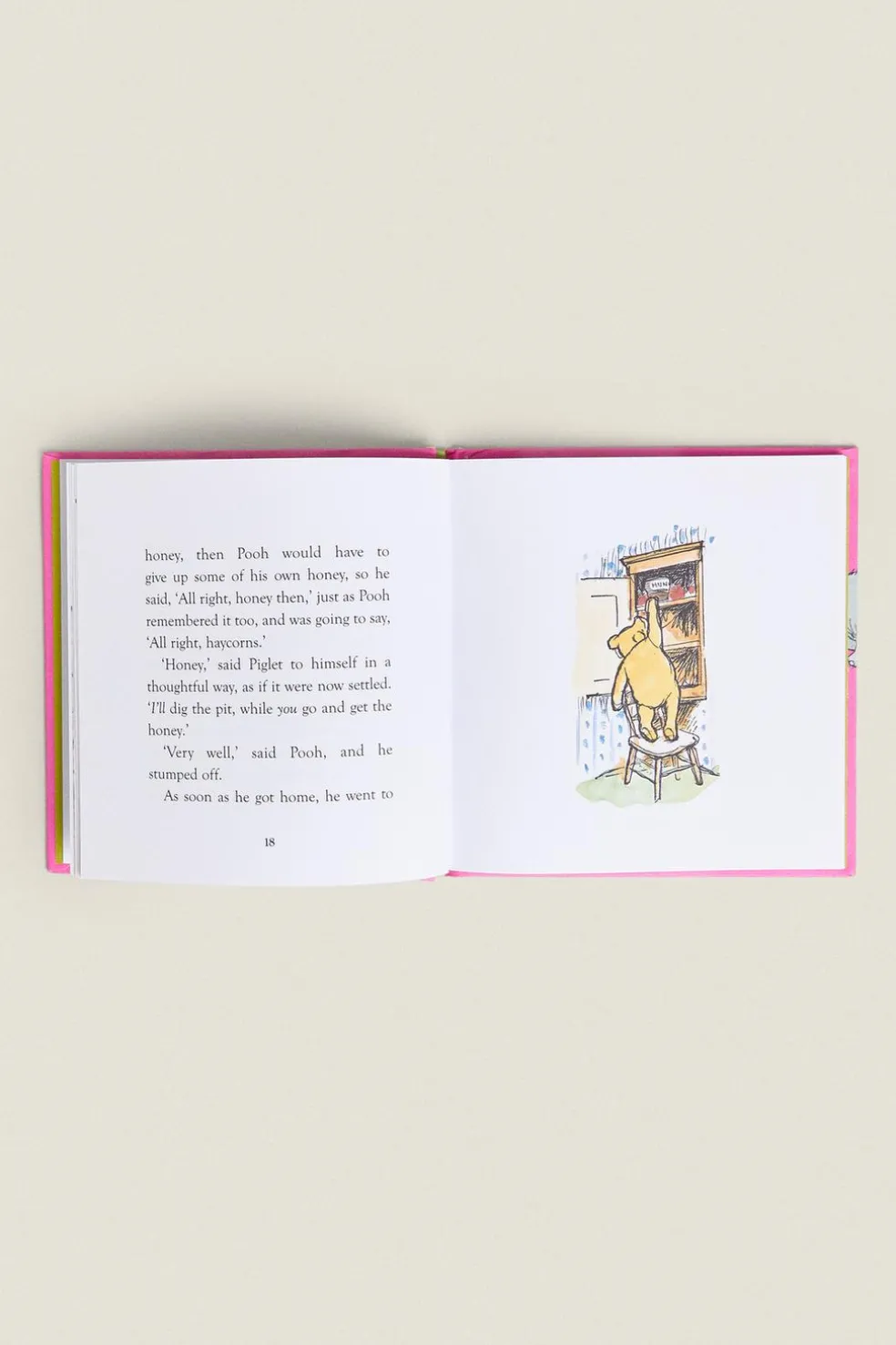 LIVRO INFANTIL WINNIE THE POOH: 'PIGLET MEETS A HEFFALUMP'-ZARA Sale