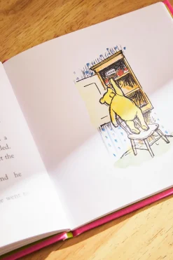 LIVRO INFANTIL WINNIE THE POOH: 'PIGLET MEETS A HEFFALUMP'-ZARA Sale