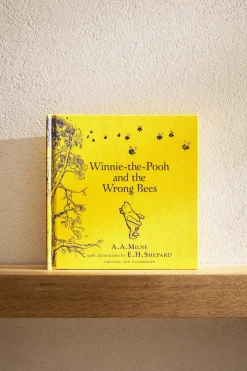 LIVRO INFANTIL 'WINNIE THE POOH AND THE WRONG BEES'-ZARA Hot
