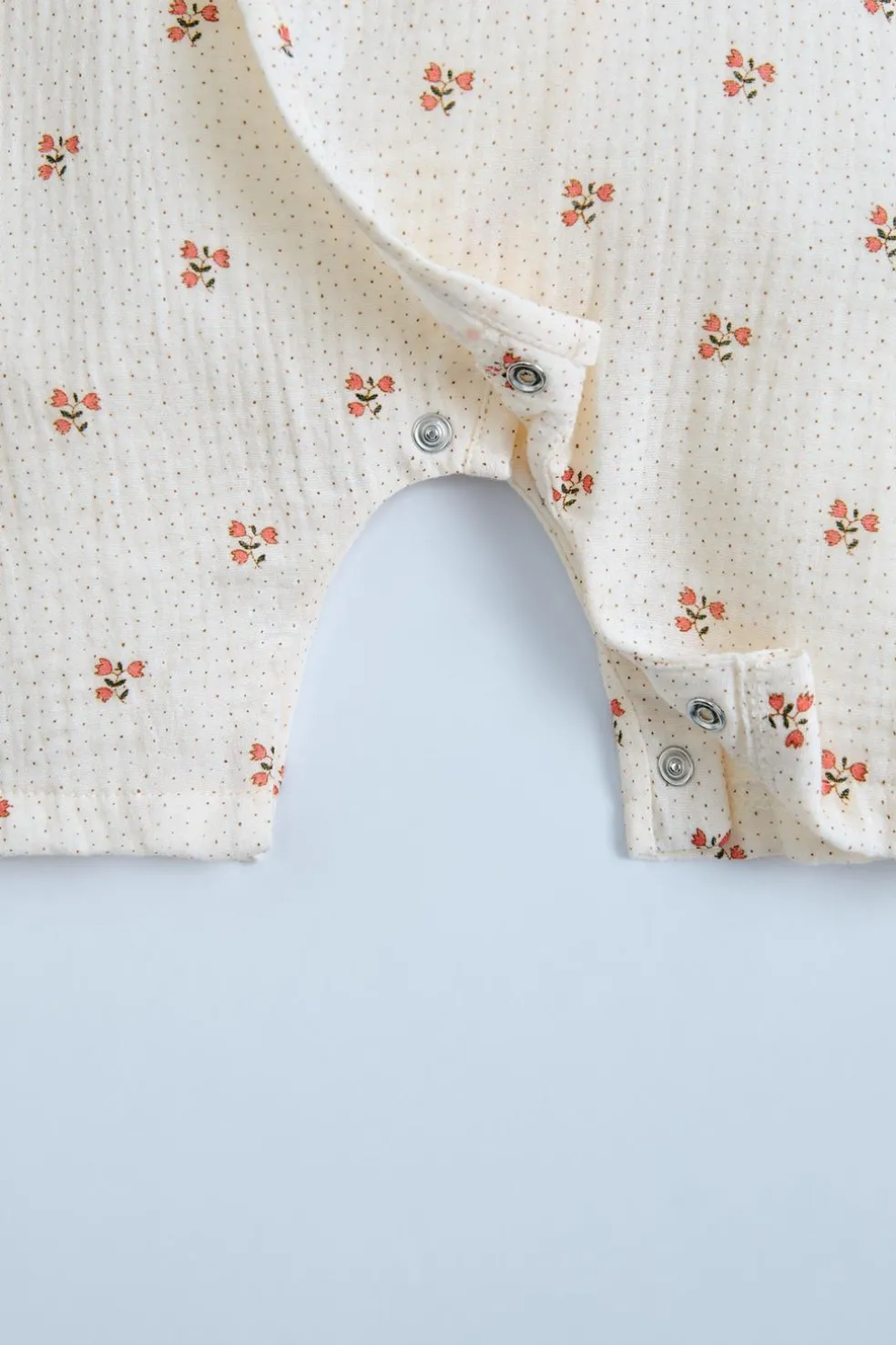 MACACÃO CRUZADO EM CREPE COM FLORZINHAS-ZARA Hot