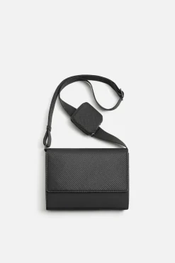 ZARA Vestuário De Inverno|Malas / Mochilas^MALA A TIRACOLO EFEITO DE CAUCHO COM TEXTURA Preto