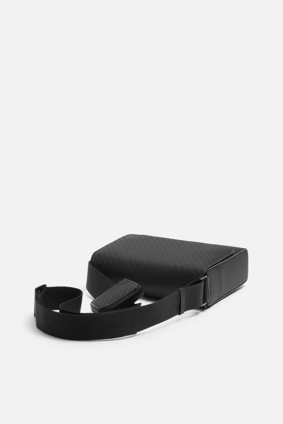 ZARA Vestuário De Inverno|Malas / Mochilas^MALA A TIRACOLO EFEITO DE CAUCHO COM TEXTURA Preto