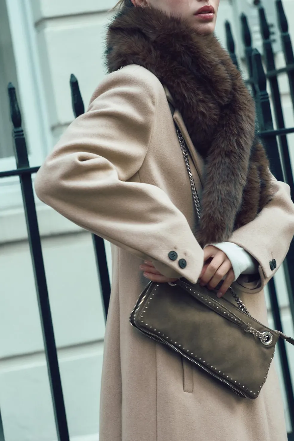 ZARA Malas^MALA COMPRIDA COM TACHAS Cinzento-toupeira