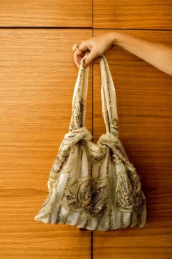 ZARA Malas^MALA SHOULDER BAG COM MISSANGAS Cru