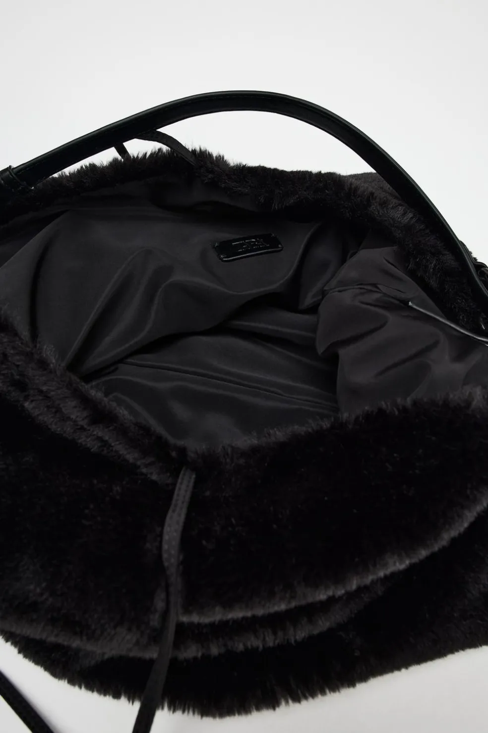 ZARA Winter Layersnew|Malas^MALA TIPO SACO COM EFEITO DE PELO Preto