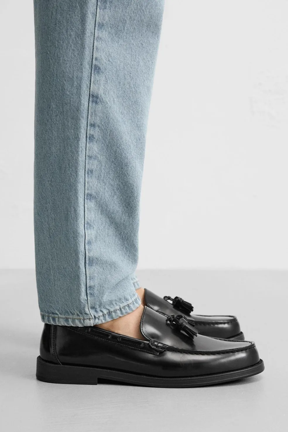 ZARA Pele|Sapatos^MOCASSINS EM PELE COM BORLAS Preto