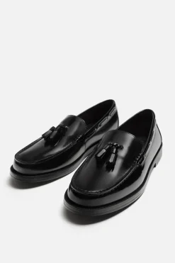 ZARA Pele|Sapatos^MOCASSINS EM PELE COM BORLAS Preto