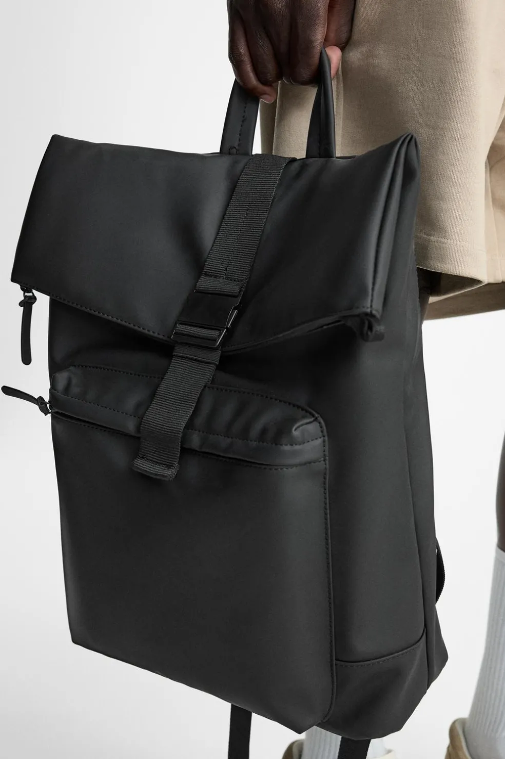 ZARA Vestuário De Inverno|Malas / Mochilas^Mochila Efeito De Caucho Aba Preto