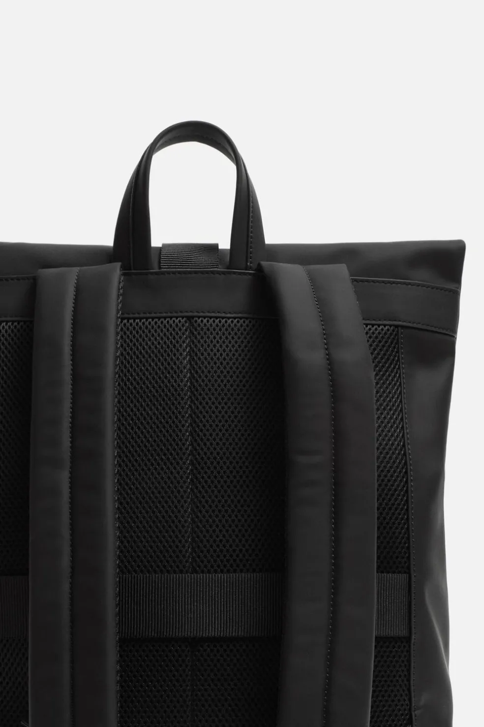 ZARA Vestuário De Inverno|Malas / Mochilas^Mochila Efeito De Caucho Aba Preto