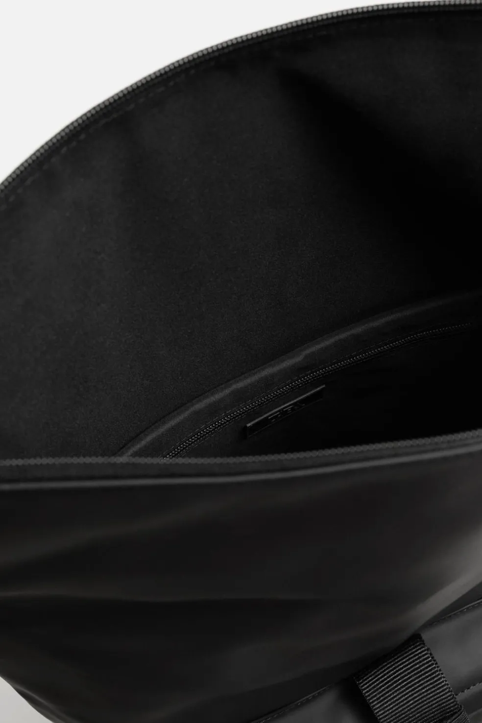 ZARA Vestuário De Inverno|Malas / Mochilas^Mochila Efeito De Caucho Aba Preto