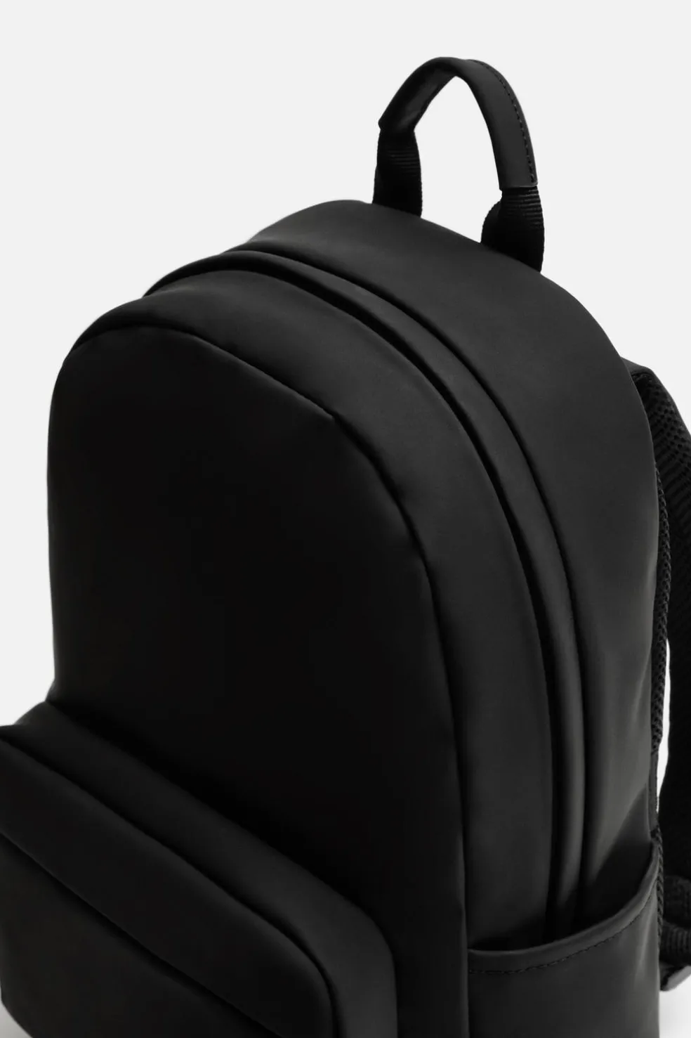 ZARA Vestuário De Inverno|Malas / Mochilas^Mochila Em Efeito De Caucho Preto