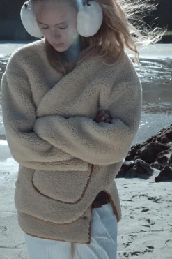 ZARA Winter Layersnew|Acessórios / Bijuteria^ORELHEIRAS COM EFEITO DE PELO E LAÇOS Cru