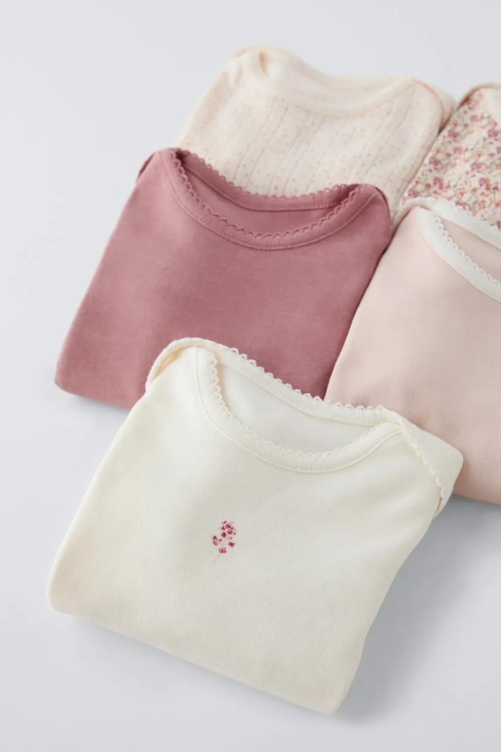 PACK DE CINCO BODIES COM FLORZINHAS-ZARA Cheap