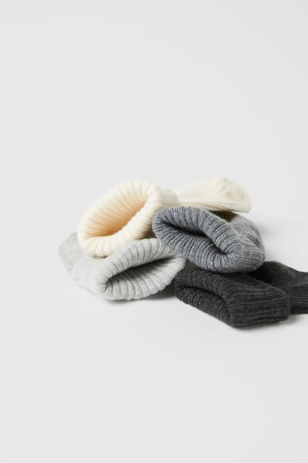 PACK DE QUATRO PARES DE MEIAS CORES-ZARA Flash Sale