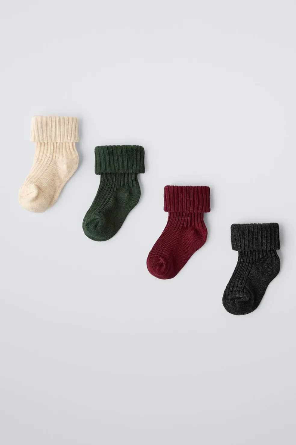PACK DE QUATRO PARES DE MEIAS CORES-ZARA Outlet