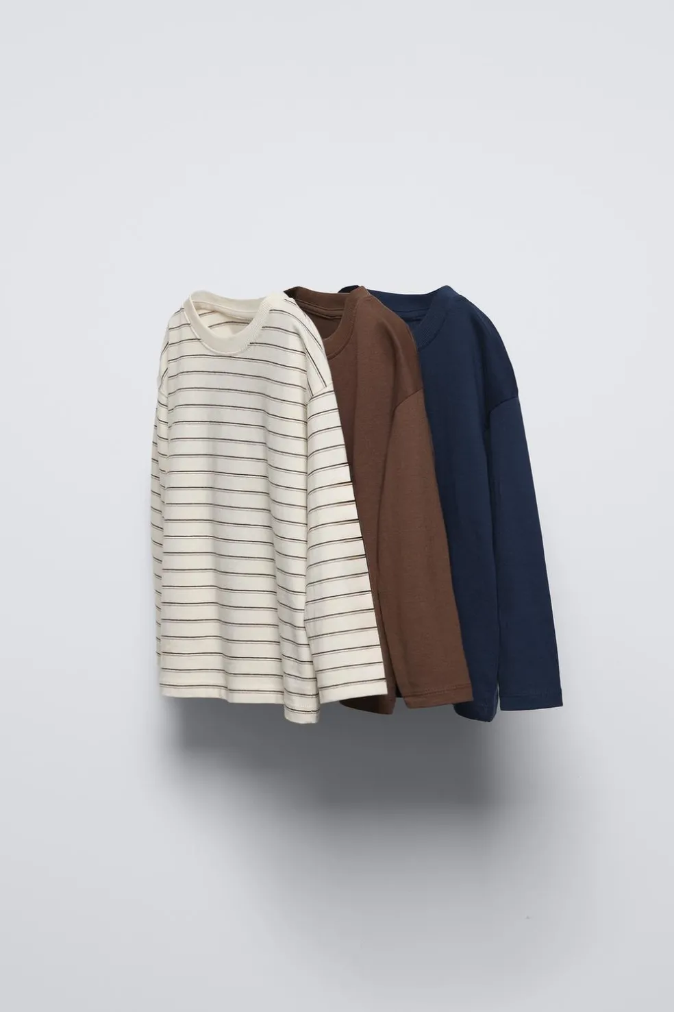 PACK DE TRÊS T-SHIRTS ÀS RISCAS-ZARA Online
