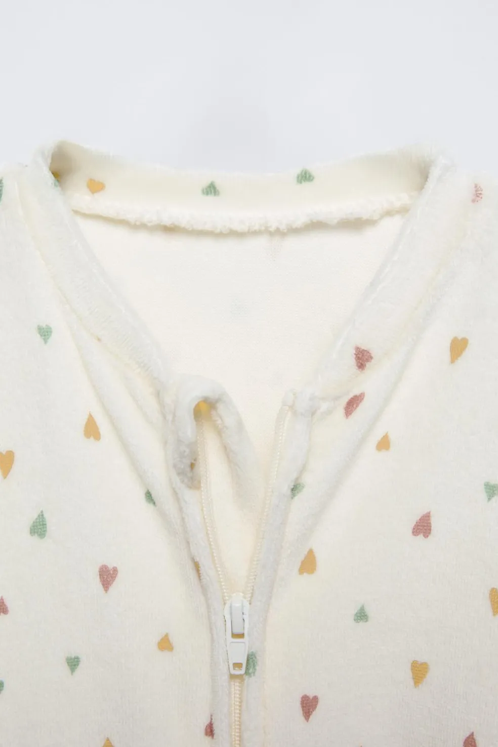 PIJAMA INTEIRO DE VELUDO COM CORAÇÕES-ZARA New