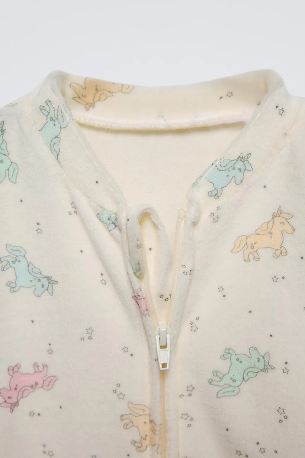 PIJAMA INTEIRO DE VELUDO COM UNICÓRNIOS-ZARA Shop