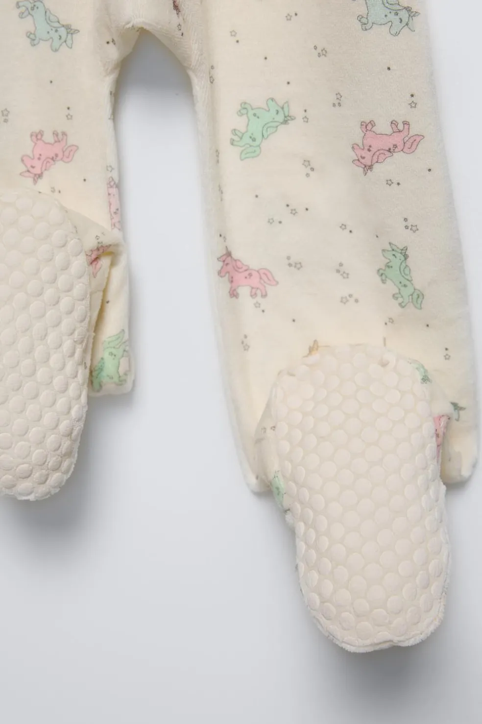 PIJAMA INTEIRO DE VELUDO COM UNICÓRNIOS-ZARA Shop