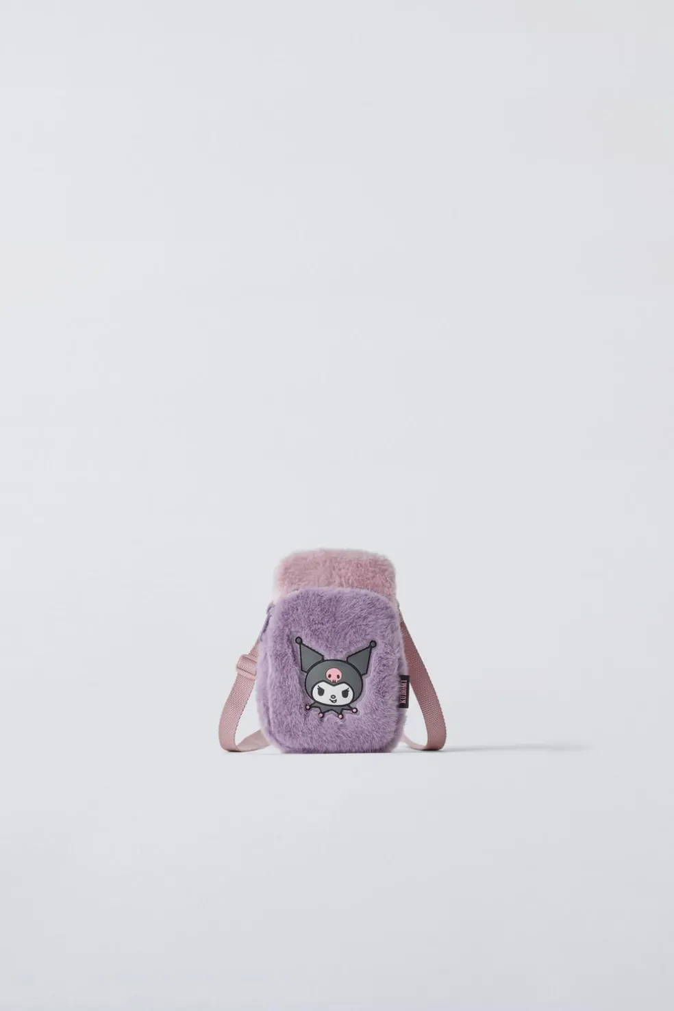 PORTA-TELEMÓVEL COM PELO KUROMI © SANRIO-ZARA Shop
