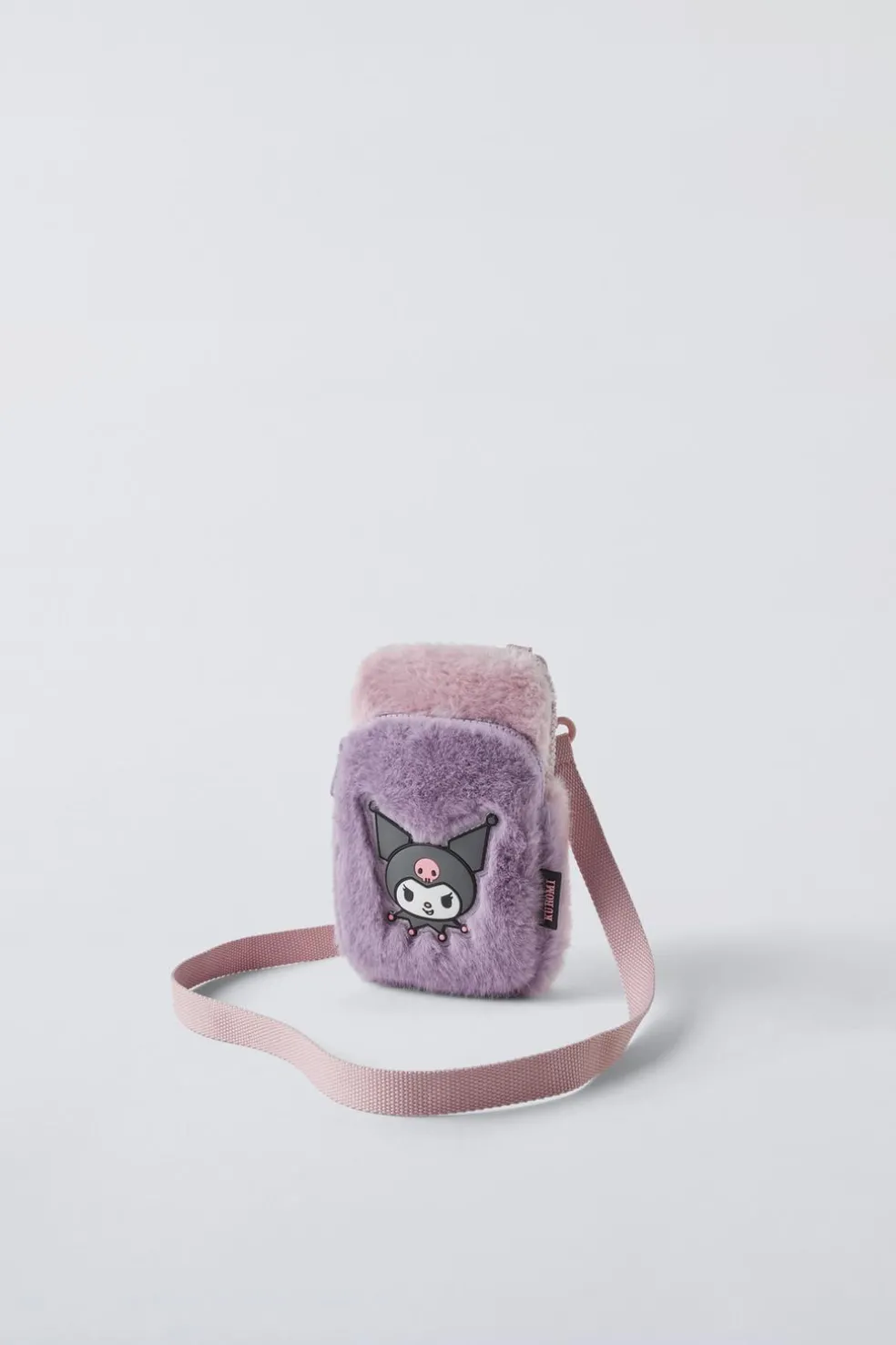 PORTA-TELEMÓVEL COM PELO KUROMI © SANRIO-ZARA Shop