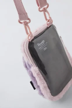 PORTA-TELEMÓVEL COM PELO KUROMI © SANRIO-ZARA Shop